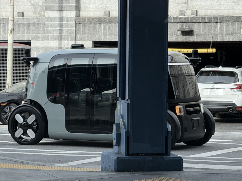 File:Zoox Pilotless AV.png